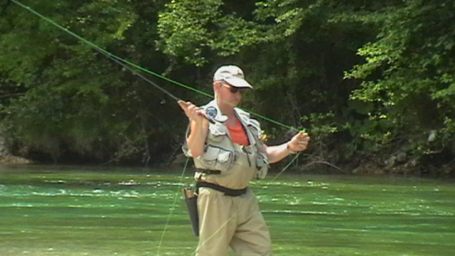 Hans beim Fliegenfischen in der Sava Bohinjka.